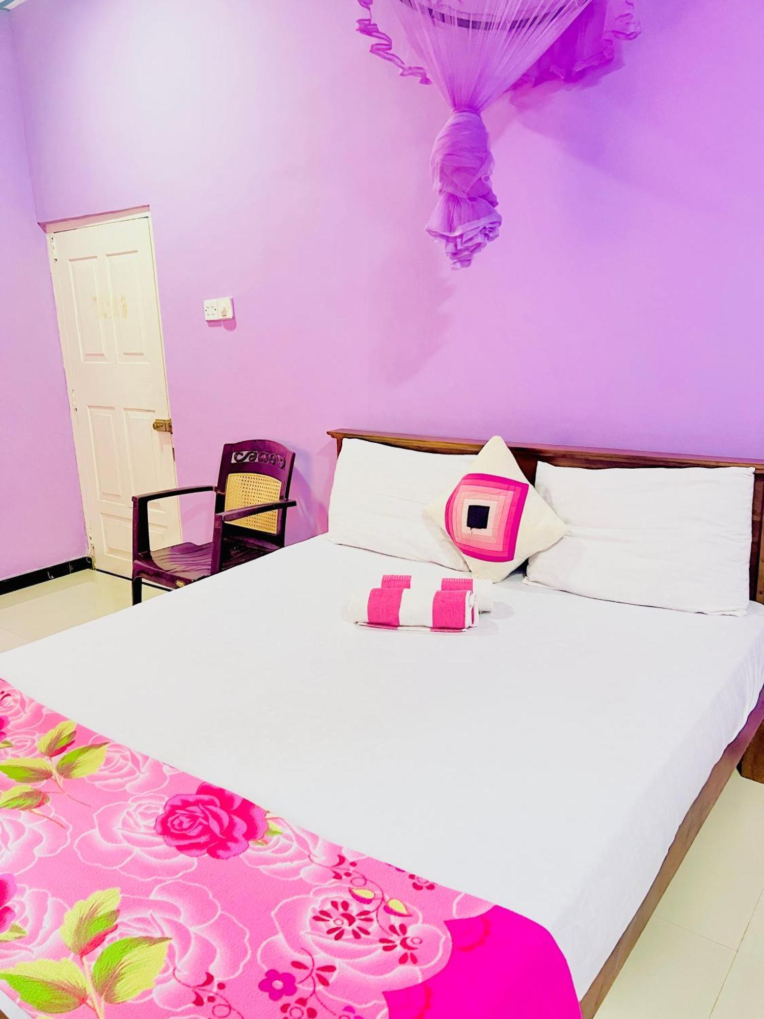 Gloriya Mathews Negombo Exterior foto